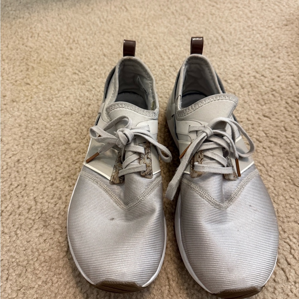 New Balance - Picture 2 of 5